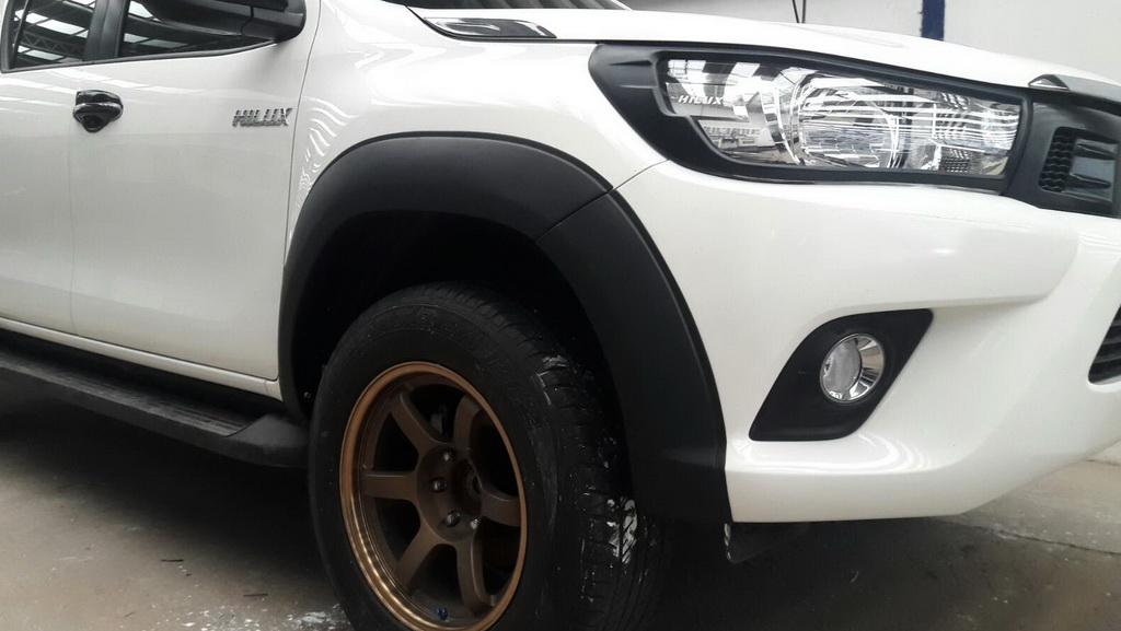 toyota hilux fender flares